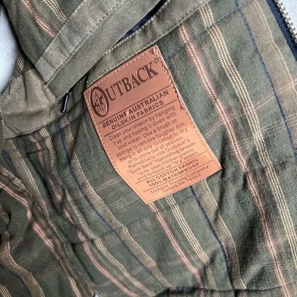 Outback Oil Skin Vest Medium - Picture 6 of 6